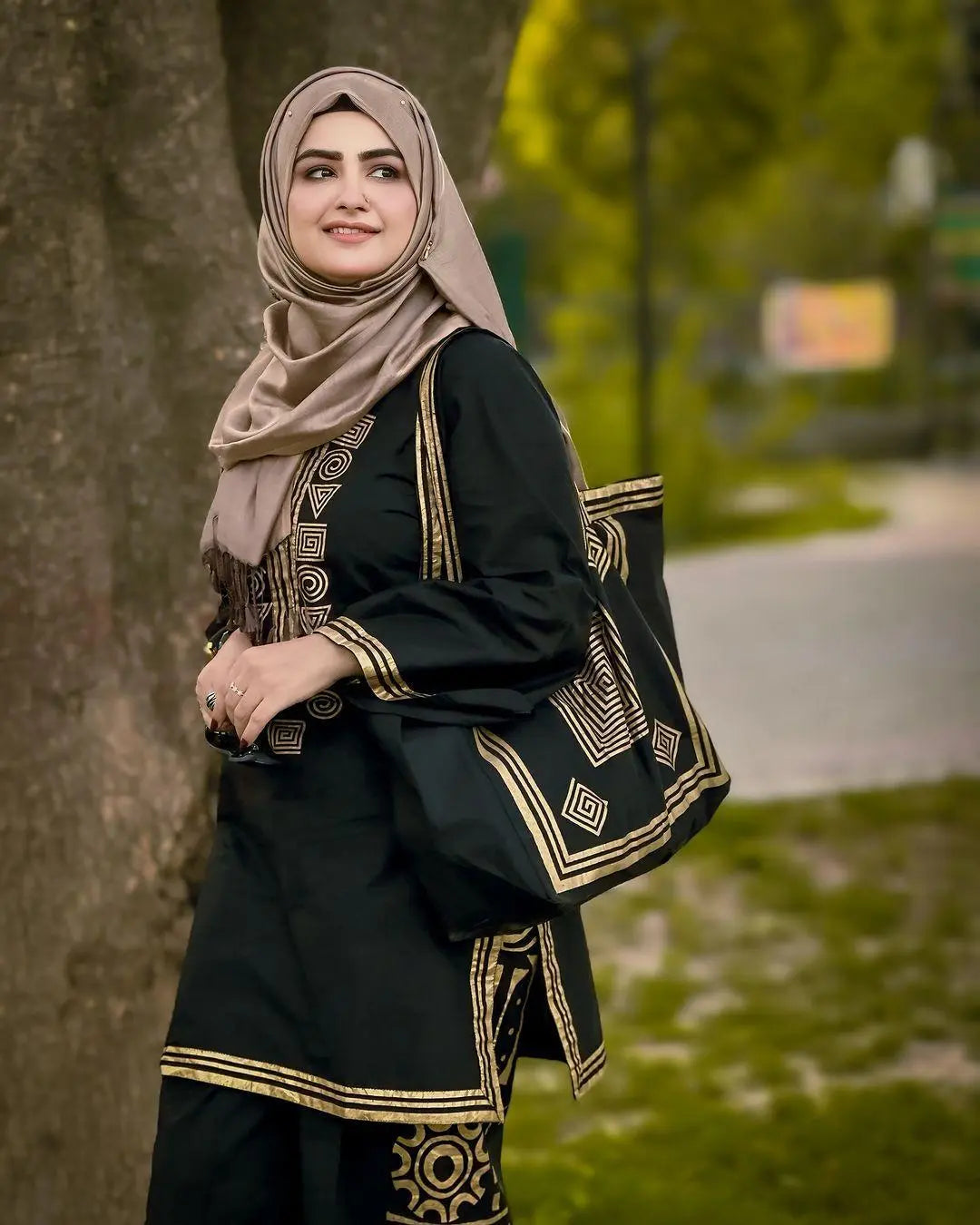 Women Stitched Linen Printed Shirt And Trouser With Handbag at One Spot